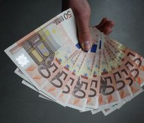 Ξεκινούν οι πληρωμές από e-ΕΦΚΑ και ΔΥΠΑ: Ποιοι θα δουν χρήματα στους λογαριασμούς τους