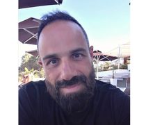 Σοκ στη Ρόδο: «Έσβησε» ξαφνικά στα 47 του ο Βασίλης Γιαννακάκης – Πάγωσε το νησί ο θάνατός του