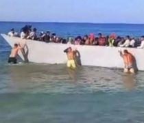 Λουόμενοι στη Γαύδο απωθούν πλοιάριο με μετανάστες