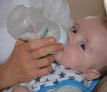 ΕΟΦ: Προειδοποίηση για επικίνδυνο βρεφικό γάλα – Εντοπίστηκαν κρούσματα αλλαντίασης