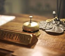 ΦΠΑ και φόροι «πνίγουν» τον Ελληνικό Τουρισμό – Τι δείχνει η νέα έρευνα του ΙΝΣΕΤΕ