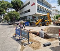 Ζημιά σε αγωγό της ΔΕΥΑΚ στην οδό Ελ. Βενιζέλου και Μανδηλαρά
