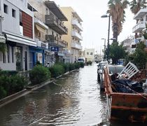 Πλημμύρισε πάλι η οδός Αβέρωφ που θύμιζε Βενετία λόγω της βροχόπτωσης