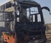 Iνδία: Λεωφορείο τυλίχθηκε στις φλόγες – Τουλάχιστον 20 νεκροί