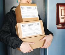 Τέλος τα μετρητά στις αντικαταβολές μέσω courier – Πώς θα πληρώνουμε τα δέματα