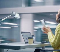 Επιδότηση έως 1.000 ευρώ για την πρόσληψη 10.000 άνεργων γυναικών - Έμφαση σε μητέρες