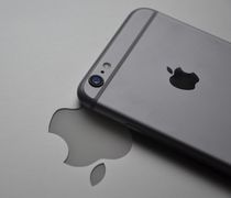 Η Apple αλλάζει εποχή: Παρουσιάζει το πρώτο αναδιπλούμενο iPhone