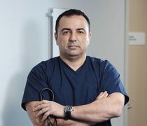 Δημόσιες ευχαριστίες προς τον Επεμβατικό Καρδιολόγο Μιχάλη Ιωάννου Κουτούζη Διευθυντή της Z’ Καρδιολογικής Κλινικής του Νοσοκομείου ΥΓΕΙΑ