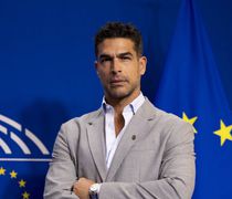 ΠΑΡΕΜΒΑΣΕΙΣ ΤΟΥ ΕΥΡΩΒΟΥΛΕΥΤΗ ΤΗΣ “ΝΙΚΗΣ” Ν. ΑΝΑΔΙΩΤΗ ΓΙΑ “ΤΟΥΡΚΙΚΗ ΓΑΛΑΖΙΑ ΠΑΤΡΙΔΑ” ΚΑΙ ΕΠΕΚΤΑΣΗ ΣΕ 12 ΝΑΥΤΙΚΑ ΜΙΛΙΑ 