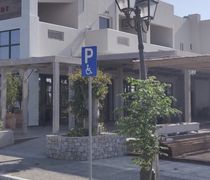 B. Xαδούλης: Ποιος εξαφάνισε τις δύο θέσεις στάθμευσης ΑμεΑ στο Τιγκάκι;