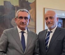 Συνάντηση του Περ/ρχη με τον Δ/ντα Σ/λο της Attica Group με θέμα την πυρκαγιά στο Carrier 2