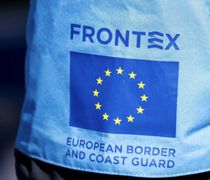 Σκάφος της Frontex βυθίστηκε έξω από το λιμάνι του Καστελλοριζου - Μεταφέρονται με ελικόπτερο οι τραυματίες