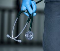 Ασφάλιστρα υγείας: Διαδοχικές αυξήσεις φωτιά έφεραν διακοπή χιλιάδων ισόβιων συμβολαίων