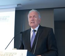 Δ. Αβραμόπουλος: Είναι μια μπούρδα η ιστορία – Υπάρχει μίζα που φορολογείται;    