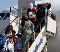 Politico: Δανία, Ελλάδα, Γερμανία κ.α. εξετάζουν να στέλνουν σε Ρουάντα και Ουζμπεκιστάν όσους απορρίπτεται η αίτηση ασύλου τους  