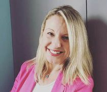 Ε. Σταθοπούλου: Από το «Επιτρέπεται» στο «Αντέχεται»; Εξαντλούμαστε στο ποιος πάτησε πρώτος του κουμπί!