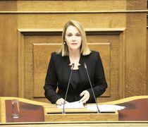 Στη Βουλή από τη Μίκα Ιατρίδη το αίτημα για νέα ακτοπλοϊκή γραμμή που ενώνει Κυκλάδες και Δωδεκάνησα