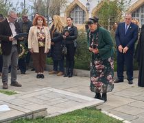 Περί καταθέσεως των στεφάνων στο Ηρώο (Γράφει η Ξανθίππη Αγρέλλη)