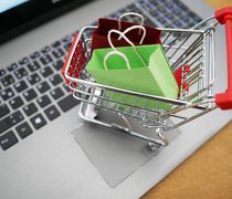 Online αγορές: Σε ισχύ από σήμερα το τέλος 3 ευρώ για μικροδέματα από χώρες εκτός Ε.Ε.