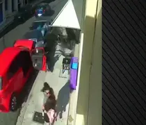 Σοκαριστικό τροχαίο στη Ναύπακτο -Μητέρα σώζει στο παρά... ένα το παιδί της