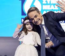 Από την Κω κατάγεται το κοριτσάκι που έκλεψε την παράσταση στο συνέδριο της ΝΔ