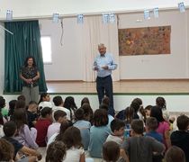 Eκδήλωση στο Δημ. Σχολείο Πυλίου για την γιορτή των παππούδων και των γιαγιάδων με καλεσμένο τον κ. Ν. Βλάχο 