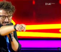 Ο 29χρονος Καλύμνιος Άγγελος Στάντζος ξεσήκωσε το “The Voice” με τη “Σέξι Θεία Λόλα”