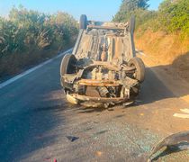 Τροχαίο με εγκατάλειψη στο Μαστιχάρι – Ανατράπηκε αυτοκίνητο (επέβαιναν γυναίκα με το 5χρονο παιδί της)