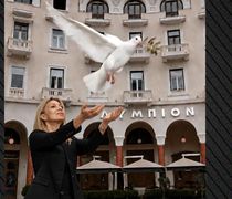 Η M. Καρυστιανού επιβεβαίωσε ότι ανακοινώνει κόμμα στις 21 Μαΐου με ένα AI βίντεο και ένα λευκό περιστέρι