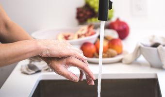  Κορωνοϊός: Τα 7 λάθη που κάνουμε όταν πλένουμε τα χέρια μας  