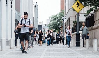 Πρεμιέρα για την 4η φάση άρσης των μέτρων: Ανοίγει η εστίαση, ελεύθερες οι μετακινήσεις στα νησιά