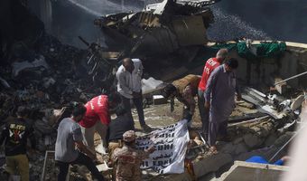 Αεροπορική τραγωδία στο Πακιστάν: Βρέθηκαν τα μαύρα κουτιά του μοιραίου αεροσκάφους 