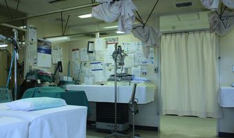 Τουλάχιστον δέκα ασθενείς με κοροναϊό το έχουν σκάσει από νοσοκομεία της Αττικής