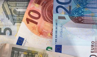 Ξεκινούν οι αιτήσεις για το επίδομα των 800 ευρώ    