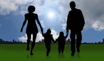 Αλλαγές στο Οικογενειακό Δίκαιο: Έτοιμος ο νόμος για τη συνεπιμέλεια  