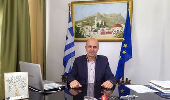 Νύxτα και παρουσία ισχυρών Αστυνομικών δυνάμεων, μηχανήματα για την κατασκευή του νέου κέντρου προσφύγων – μεταναστών στη Λέρο