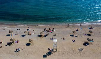 Συμπλοκή νεαρών στην παραλία της Βάρκιζας με τραυματίες και προσαγωγές 