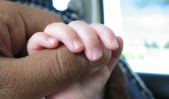 Ανοιξε η πλατφόρμα για το επίδομα γέννησης: Πώς υποβάλλεται η αίτηση