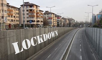 Lockdown: Όσα πρέπει να ξέρετε - Τι ισχύει για μετακινήσεις και SMS - Ποια μαγαζιά είναι ανοικτά - Τα πρόστιμα "φωτιά"