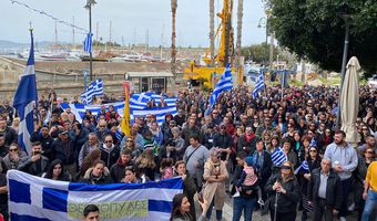 ΠΛΗΘΟΣ ΚΟΣΜΟΥ ΣΤΗΝ ΕΙΡΗΝΙΚΗ ΠΟΡΕΙΑ ΓΙΑ ΤΟ ΜΕΤΑΝΑΣΤΕΥΤΙΚΟ