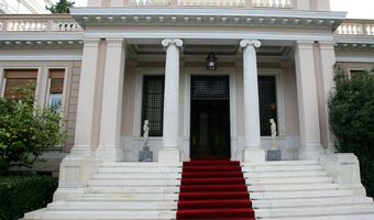 Η κυβέρνηση επιτάσσει εκτάσεις για τις κλειστές δομές προσφύγων - Πού θα γίνουν