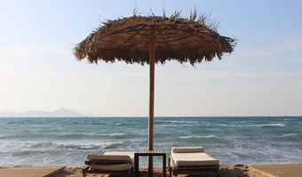 Financial Times: «Αερογέφυρα» τουριστών με την Ελλάδα επιχειρεί η Βρετανία