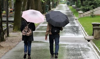 Ραγδαία επιδείνωση του καιρού από το βράδυ της Κυριακής: Πού θα "χτυπήσουν" βροχές και καταιγίδες