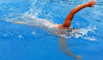 Κολύμπι ή τρέξιμο; Ποια από τις δύο μορφές άσκησης είναι πιο αποτελεσματική;