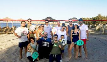 ΦΙΛΙΚΟ ΤΟΥΡΝΟΥΑ BEACH TENNIS ΣΤΗ ΜΝΗΜΗ ΤΟΥ ΦΡΑΤΖΗ ΚΑΤΡΑ (φωτο)