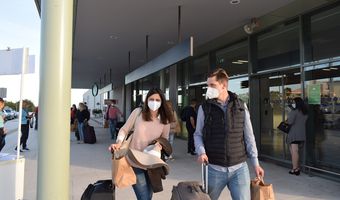 DER Touristik: Ασφαλείς και περιζήτητες οι διακοπές στην Ελλάδα – Τι προβληματίζει τους αναποφάσιστους Γερμανούς