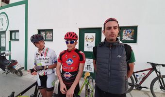 O αθλητής του Π.Ο. ΚΩ Μιχάλης Καλλερές στο Πανελλήνιο Πρωτάθλημα ποδηλασίας ΑΜΕΑ με τον σύλλογο του ΙΩΝΑ