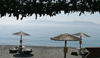 Βρετανοί θα συνδυάσουν φέτος διακοπές στα Eλληνικά νησιά με εργασία εξ αποστάσεως
