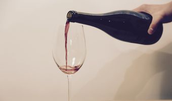 Βαρύ το πλήγμα για το ελληνικό κρασί από την κλειστή εστίαση