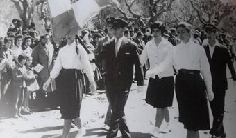 Οι σημαιοφόροι του Ιπποκρατείου Γυμνασίου-Λυκείου Κω που έγιναν βουλευτές και η πρώτη μαθήτρια σημαιοφόρος